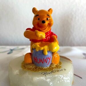 Disney’s Ron Lee sculpture of Winnie the Pooh sign and dated 2003